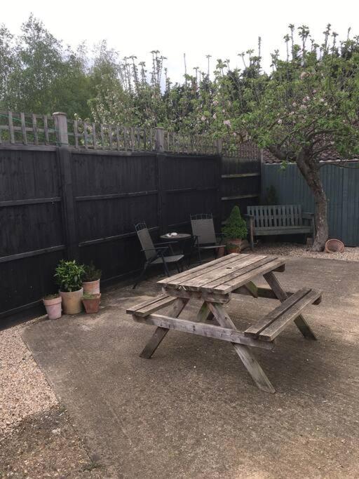 Villa Herb Garden Bungalow à Nazeing Extérieur photo
